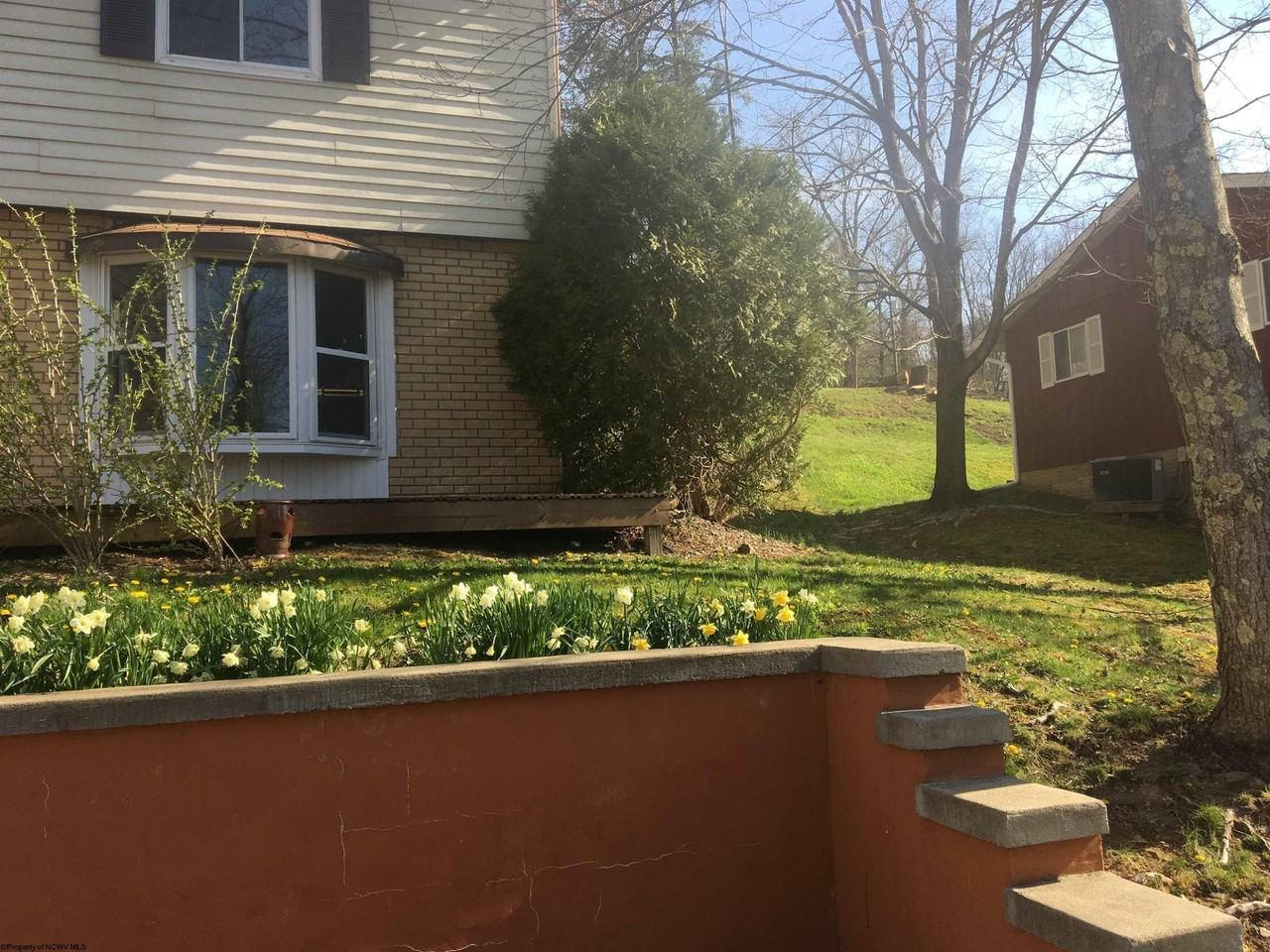 1205 Bartlow St - Photo 6 of 29