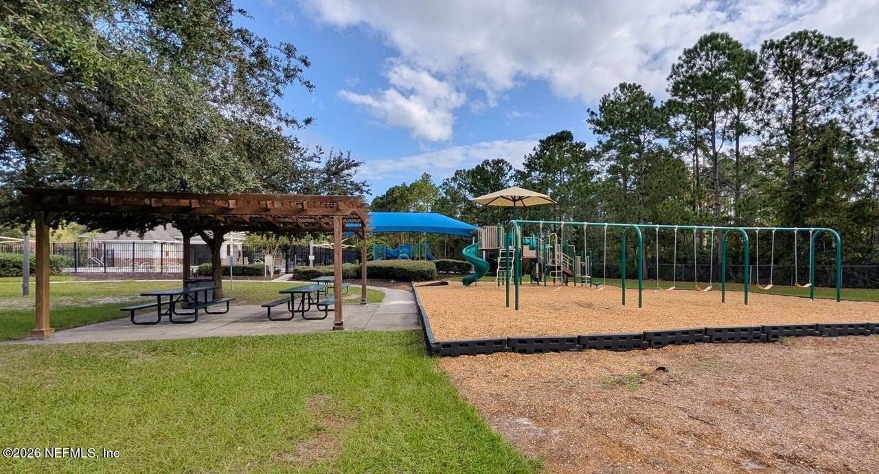 2012 Chaucer Ln - Photo 3 of 24