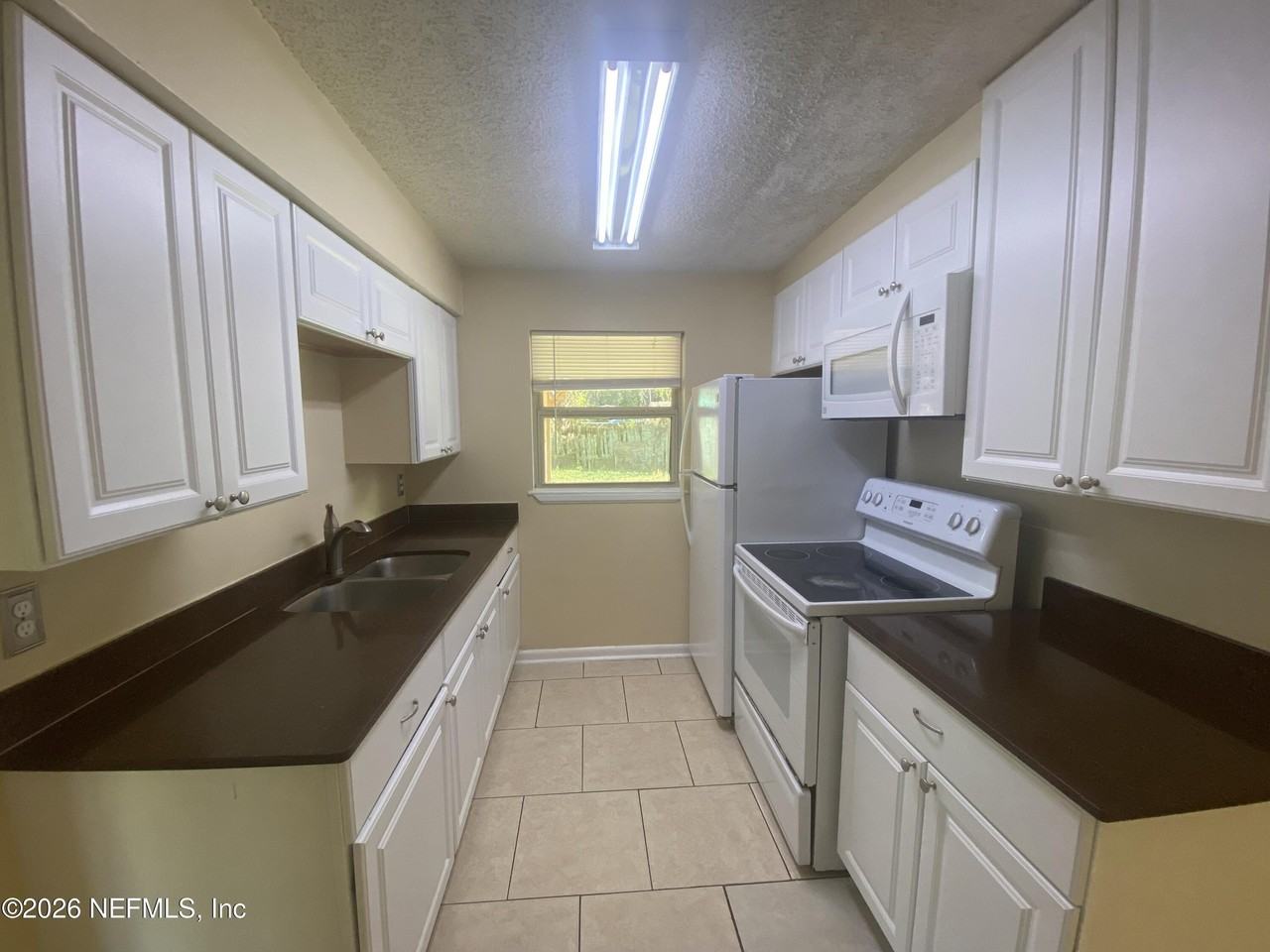 11938 Inland Dr - Photo 4 of 15