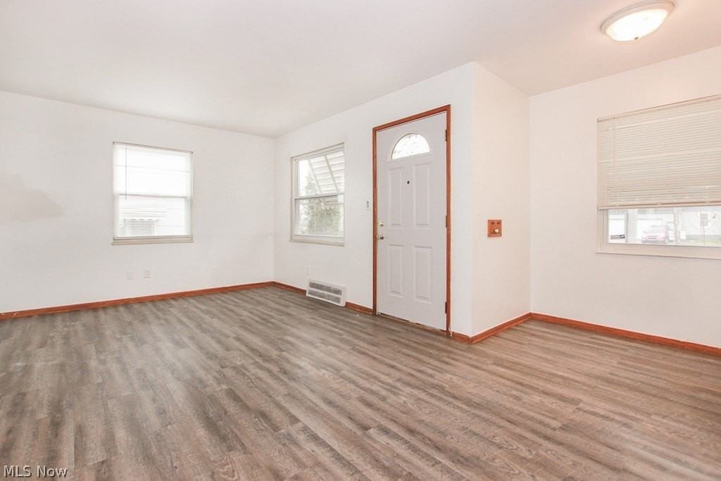 15305 Rockside Rd - Photo 6 of 32