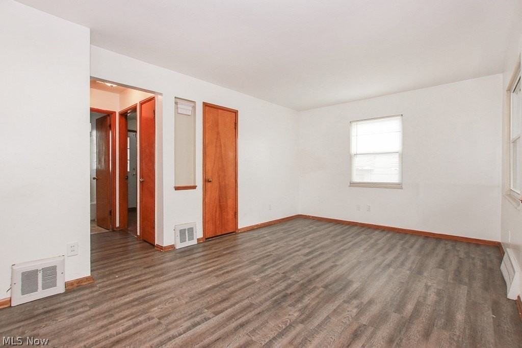 15305 Rockside Rd - Photo 7 of 32