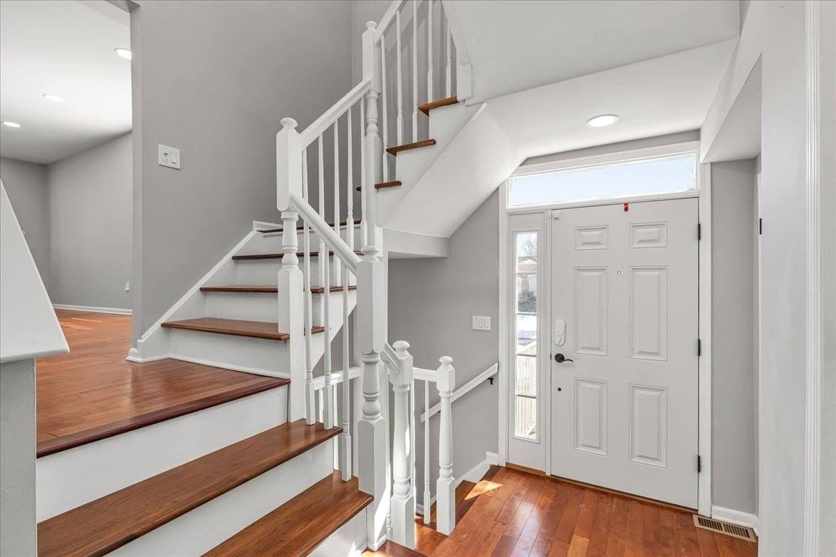 40 Primrose Ln - Photo 2 of 26