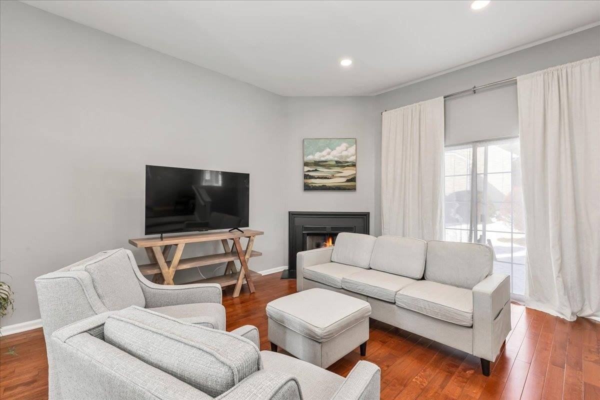 40 Primrose Ln - Photo 3 of 26