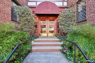 109 Grand Ave Apt 4a - Photo 1 of 1