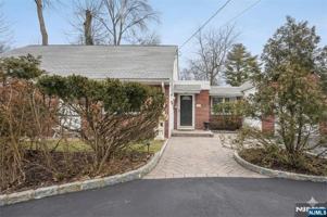 featured image of 52 Knickerbocker Rd