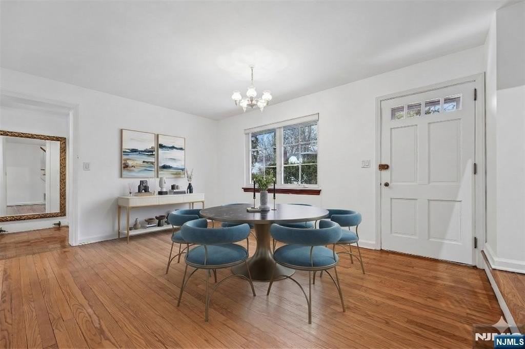 52 Knickerbocker Rd - Photo 3 of 11