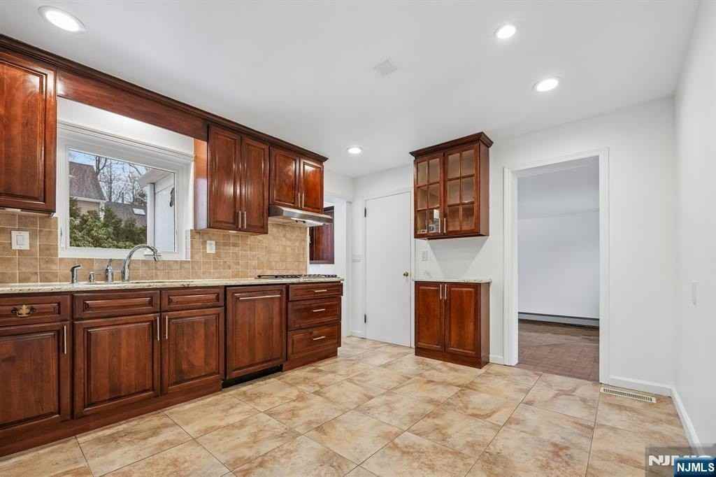 52 Knickerbocker Rd - Photo 6 of 11