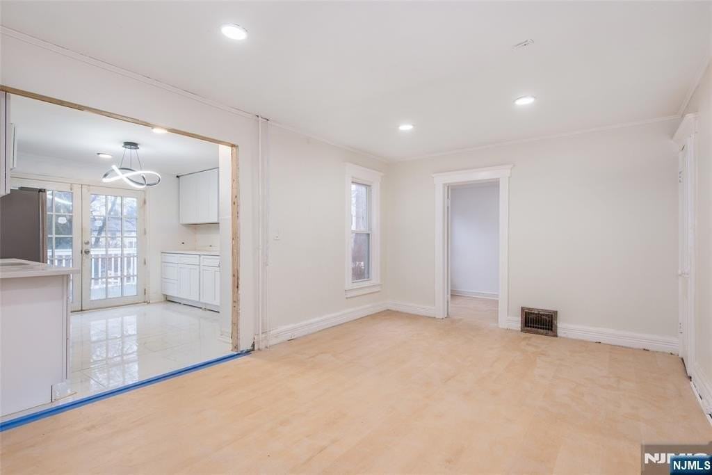 14 S Highwood Ave - Photo 5 of 22