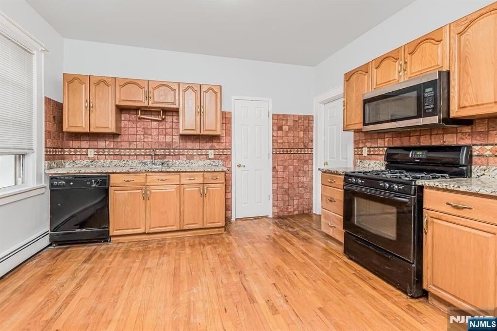 57 Clinton Pl - Photo 2 of 15