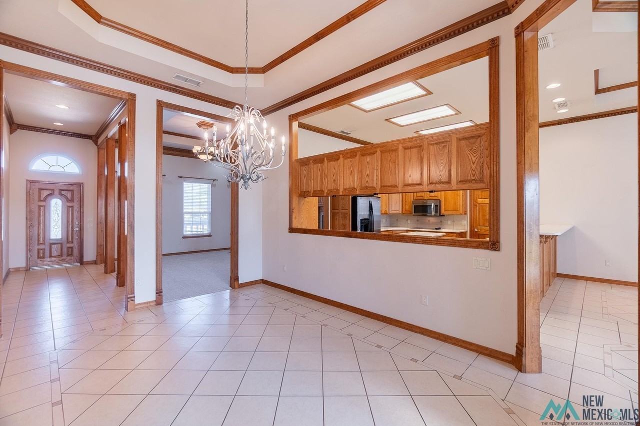 3905 Springwood Dr - Photo 3 of 29