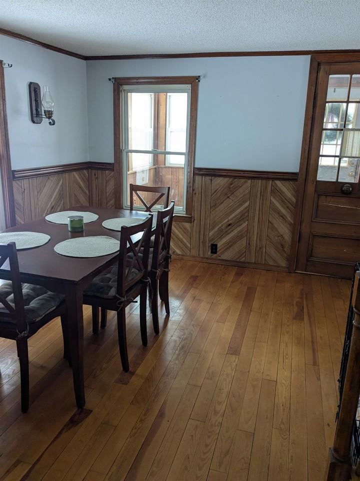 112 Old Bridge St - Photo 4 of 19