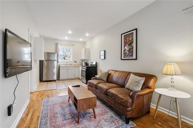 2834 Dumaine St #B - Photo 3 of 10