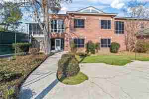 featured image of 632 VILLAGE LANE S Lane