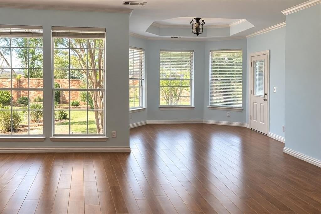 1308 Normandy Dr - Photo 7 of 10