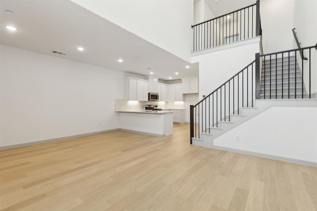 637 4th St - Photo 5 of 25