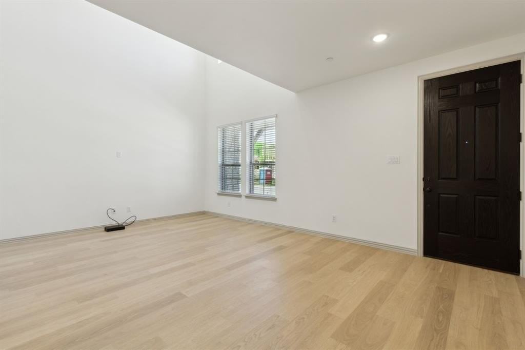 637 4th St - Photo 7 of 25