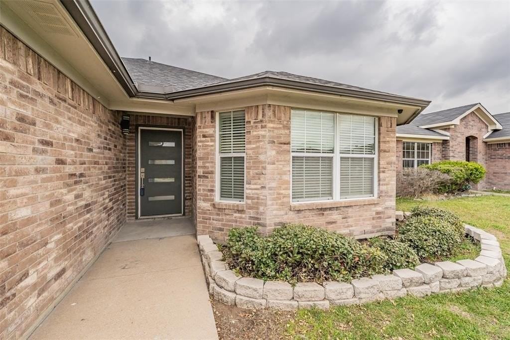 7414 Lake Front Trl - Photo 2 of 19