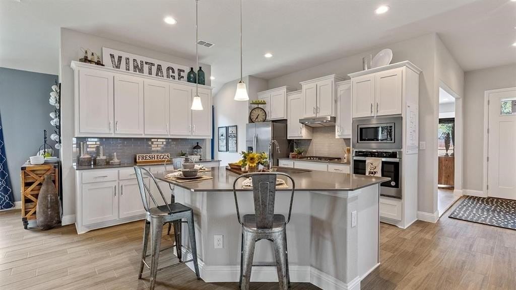 2512 Goldfinch Dr - Photo 2 of 28