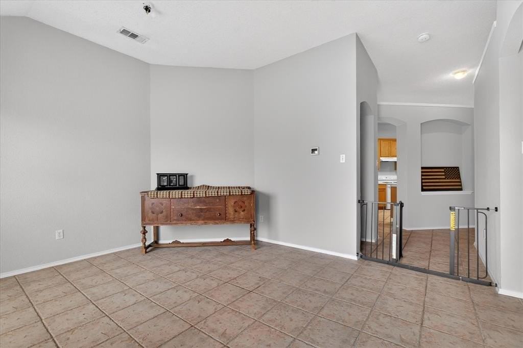 5108 Geranium Ct - Photo 3 of 20