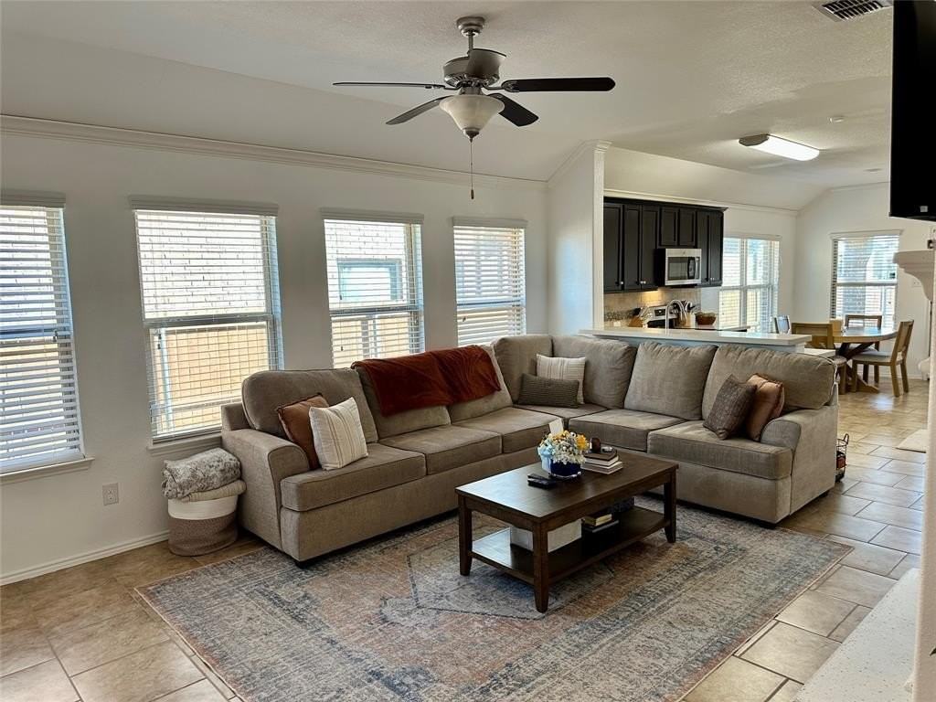 3003 Rosemount Ln - Photo 4 of 27