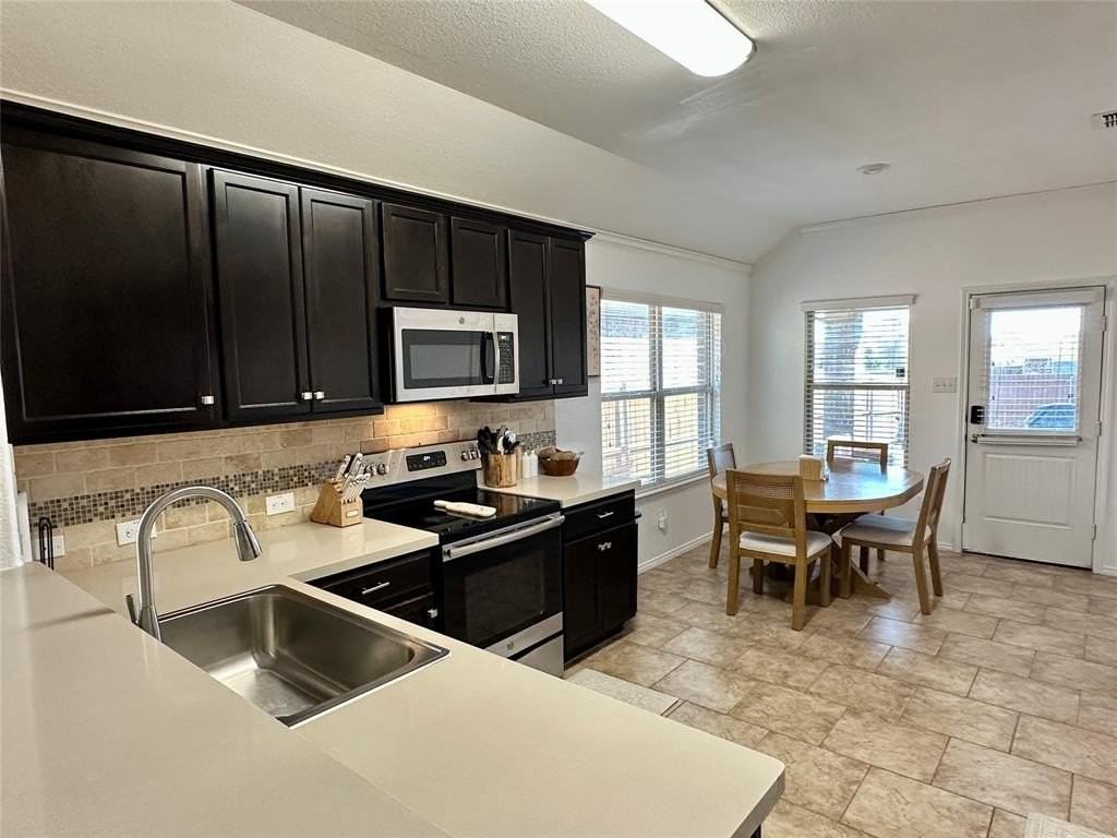 3003 Rosemount Ln - Photo 7 of 27