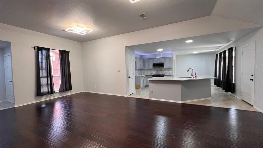 1521 Brookleaf Dr - Photo 5 of 29