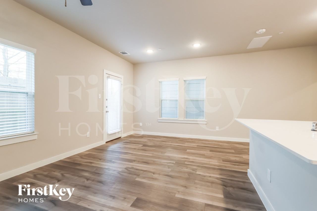 381 N Centro Cir - Photo 3 of 19