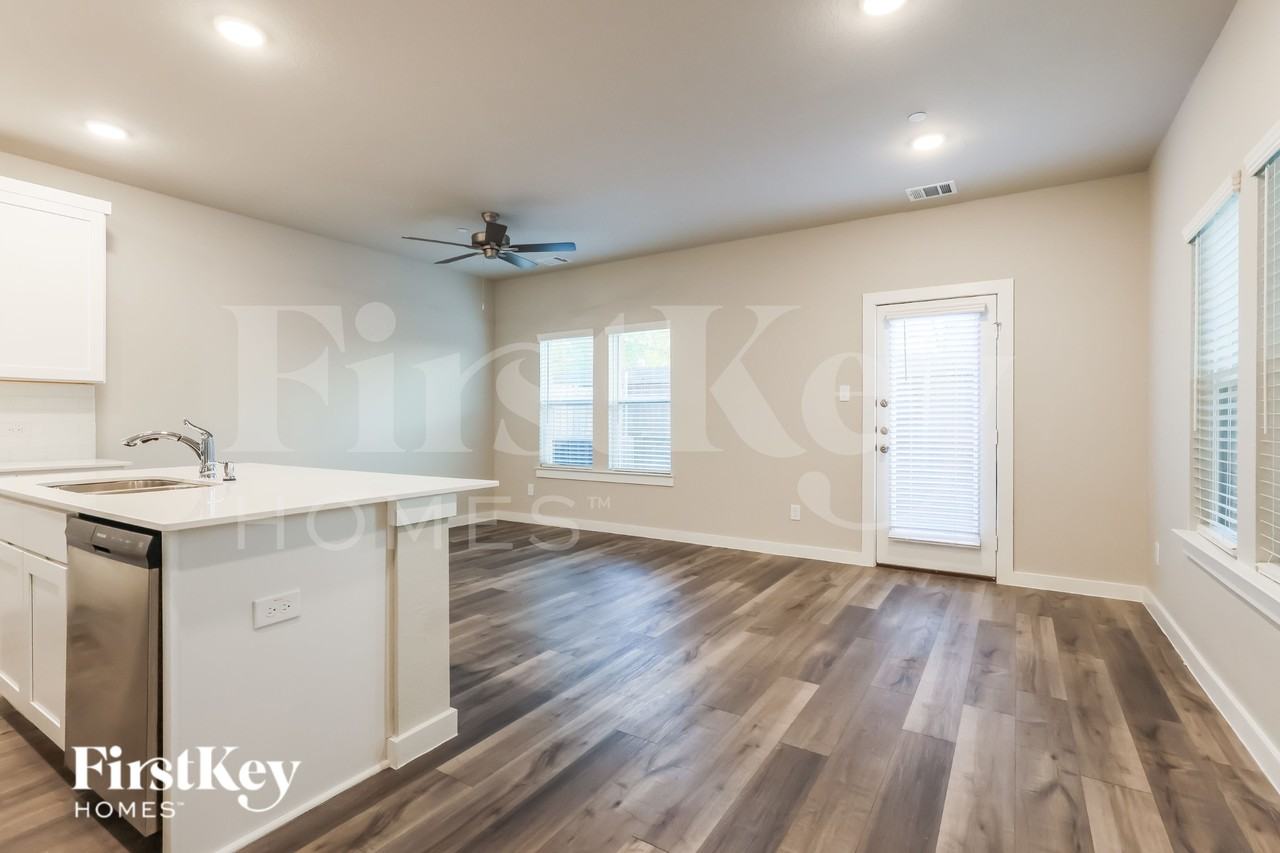 381 N Centro Cir - Photo 6 of 19