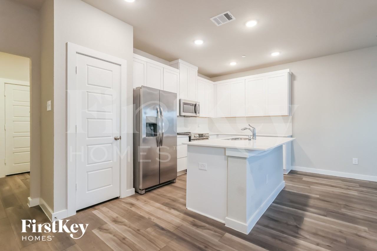 381 N Centro Cir - Photo 7 of 19