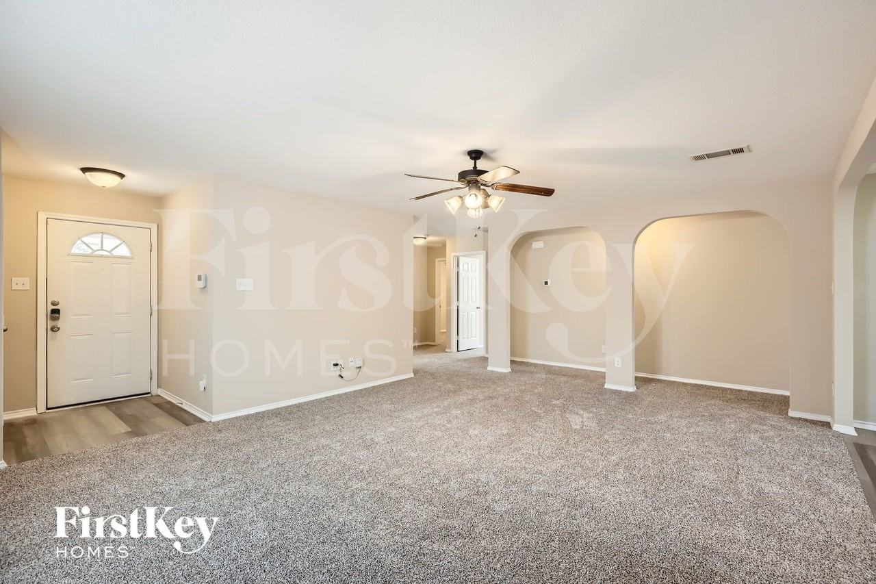 1925 Cross Oaks Dr - Photo 5 of 28