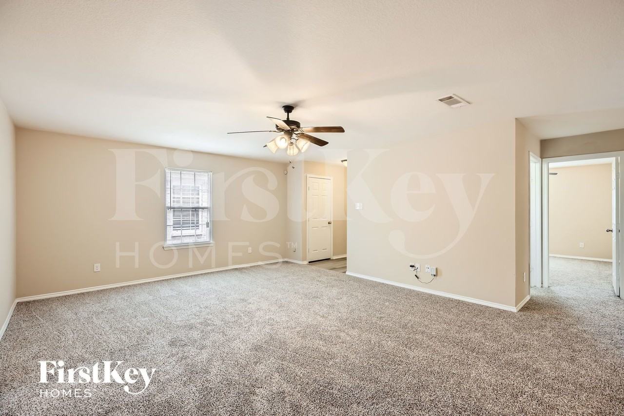 1925 Cross Oaks Dr - Photo 7 of 28