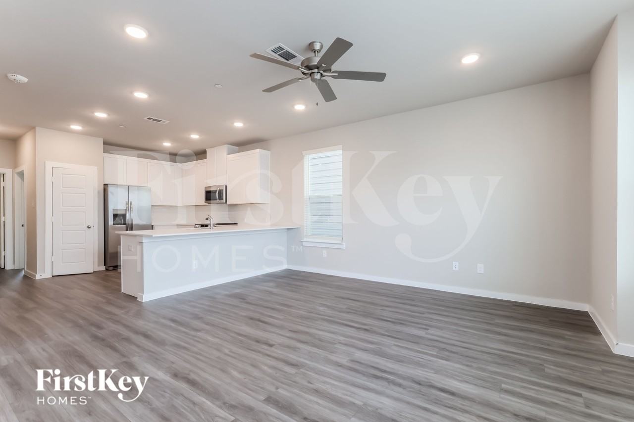 18412 Idyllic Aly - Photo 4 of 19