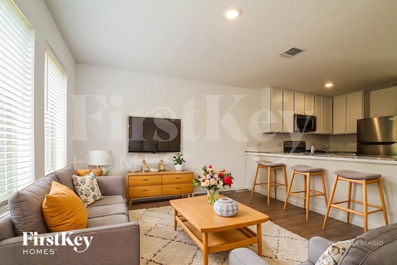 1935 Wolford Way - Photo 3 of 19