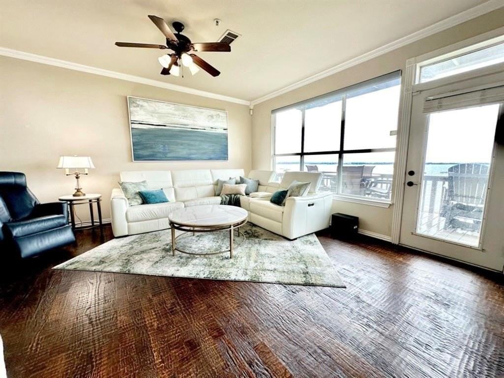 402 Oakbrook Dr - Photo 4 of 28