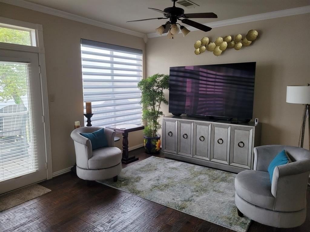 402 Oakbrook Dr - Photo 7 of 28