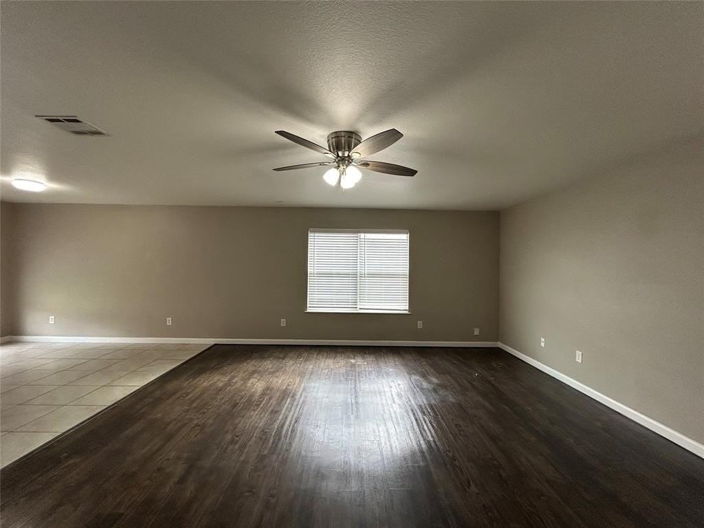 2153 Benning Way - Photo 5 of 28