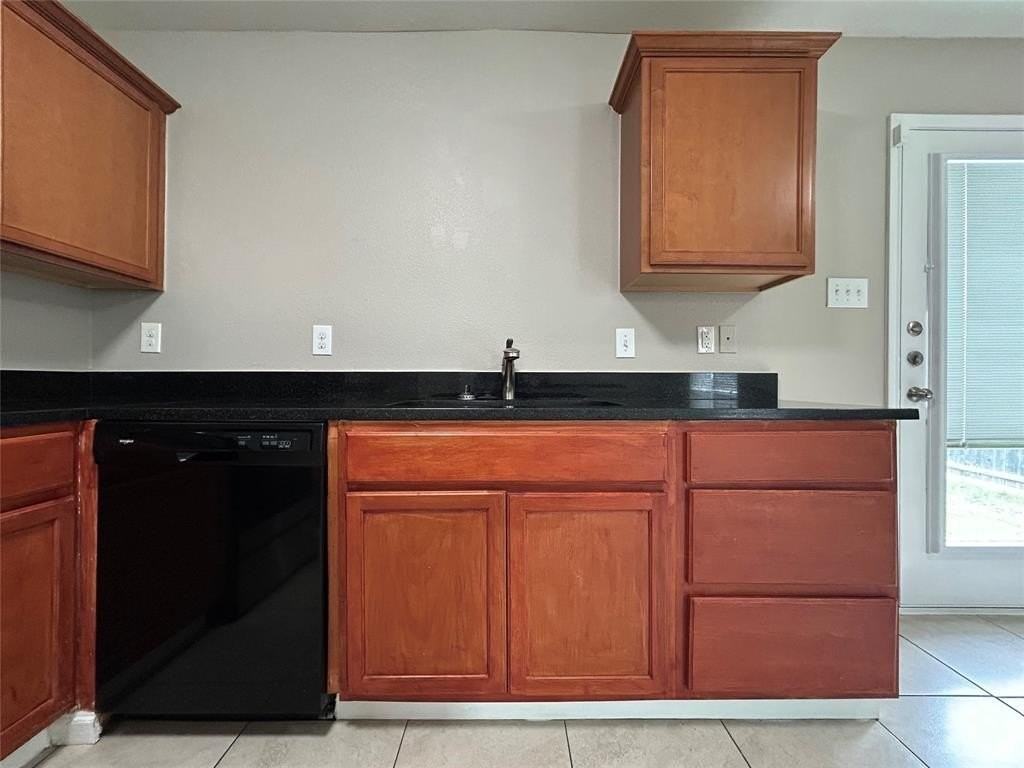 2153 Benning Way - Photo 6 of 28