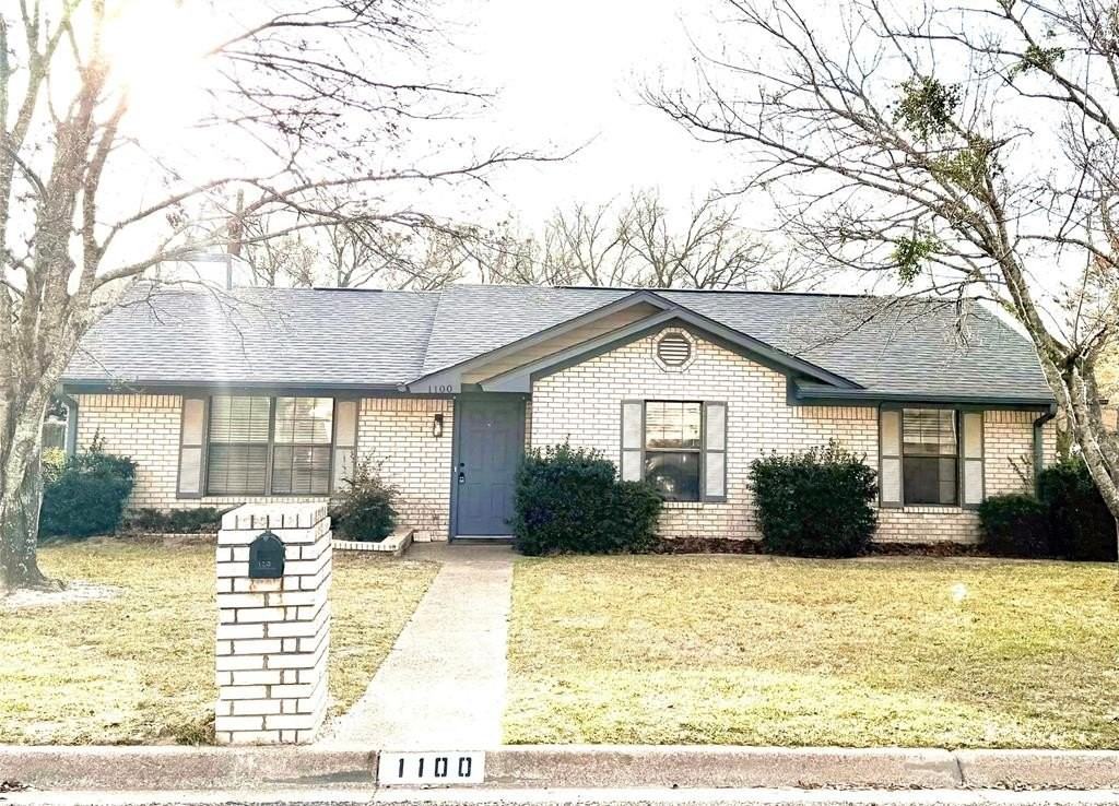 1100 Meadow Dr - Photo 4 of 16