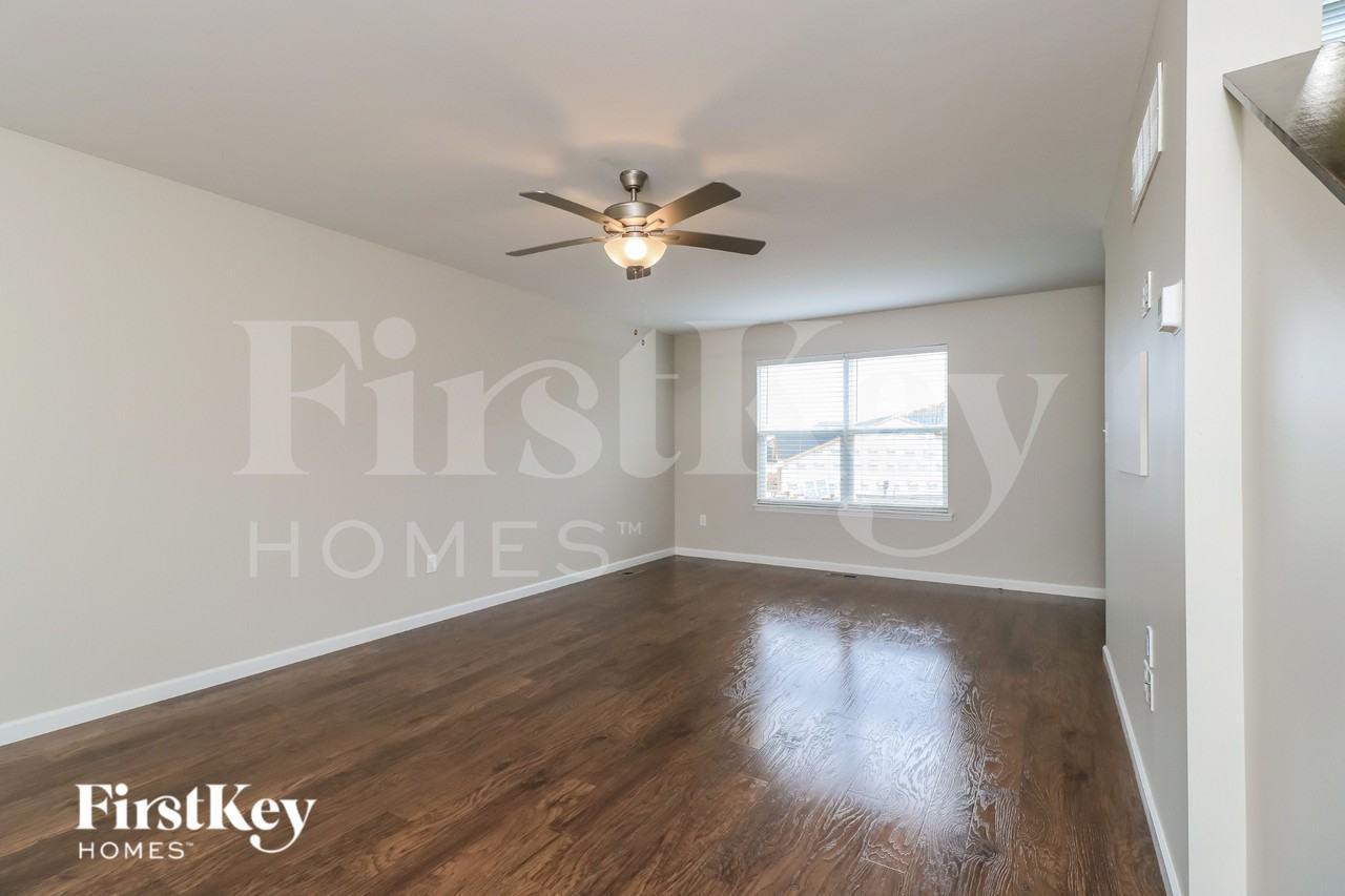 2668 Winding Valley Dr - Photo 2 of 15