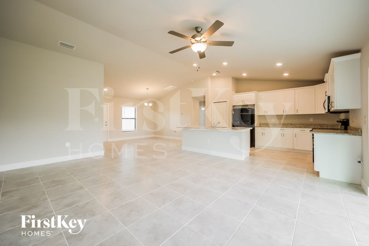 915 Plumosa Ave - Photo 3 of 15