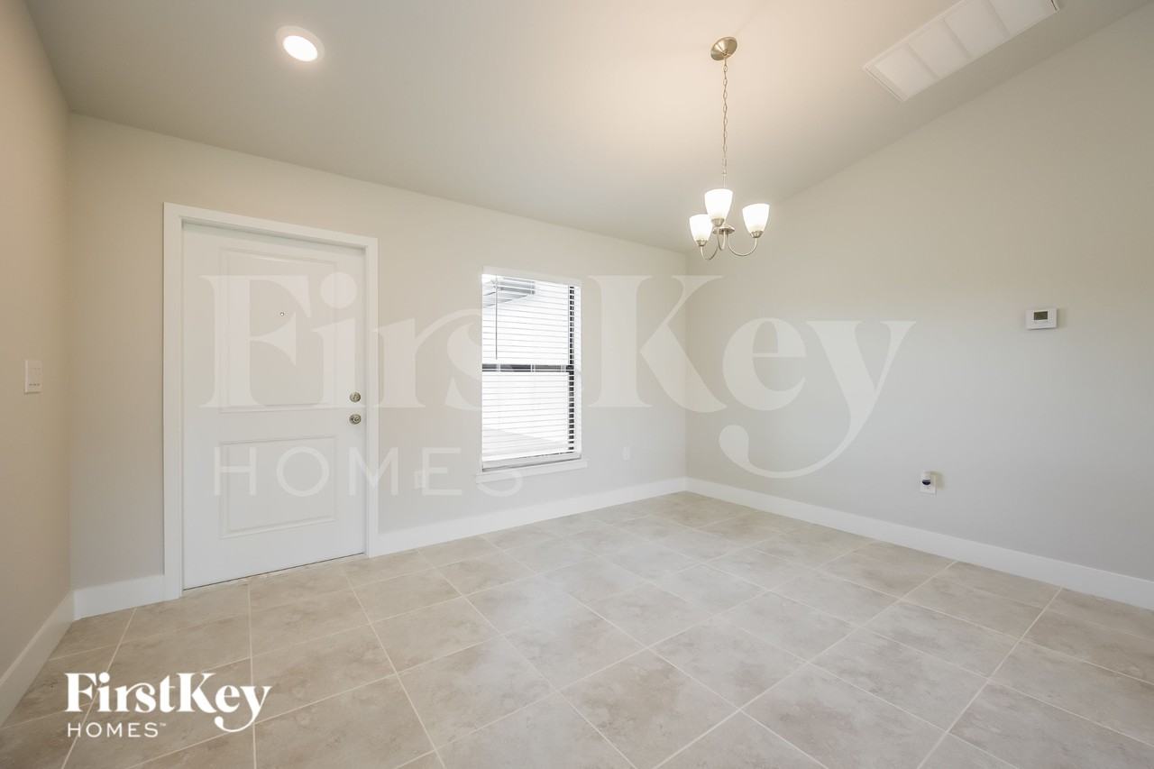 915 Plumosa Ave - Photo 4 of 15