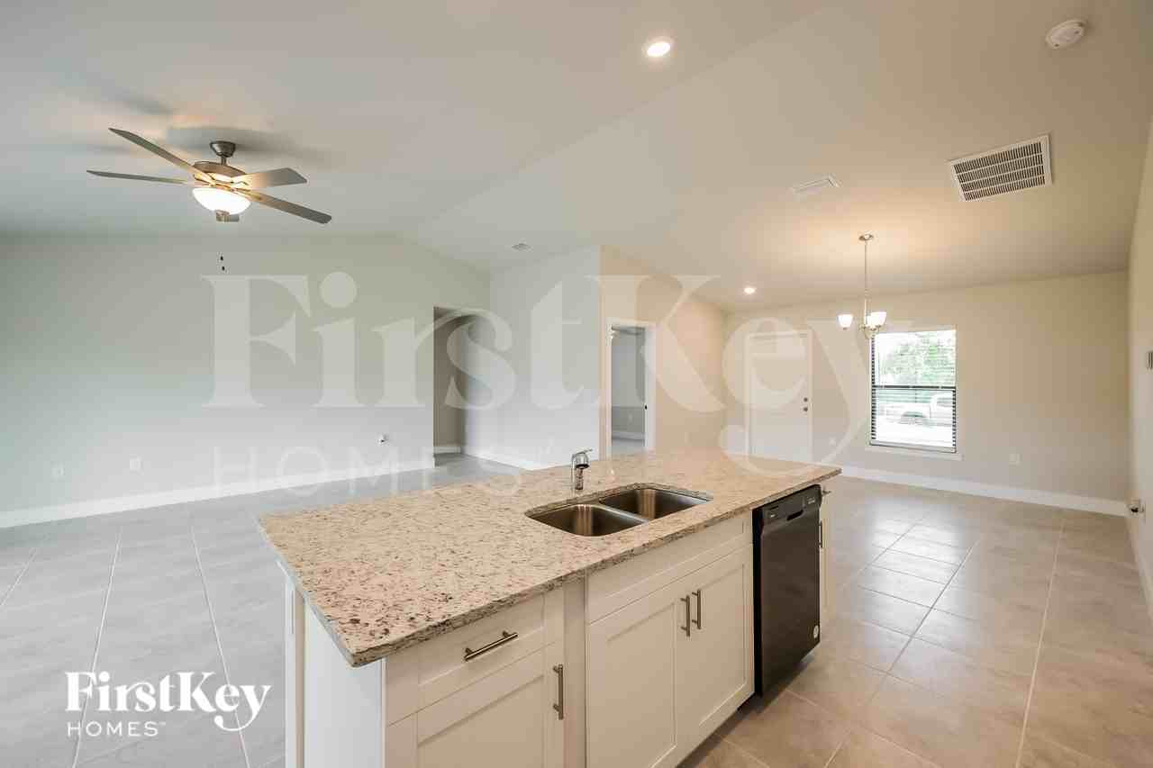 915 Plumosa Ave - Photo 7 of 15