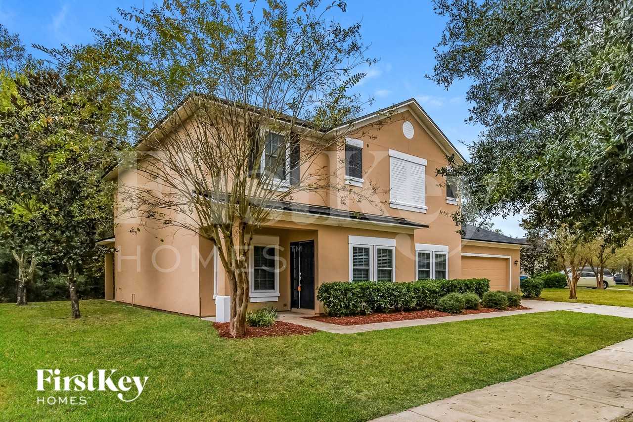 2504 Victoria Point Dr - Photo 2 of 15