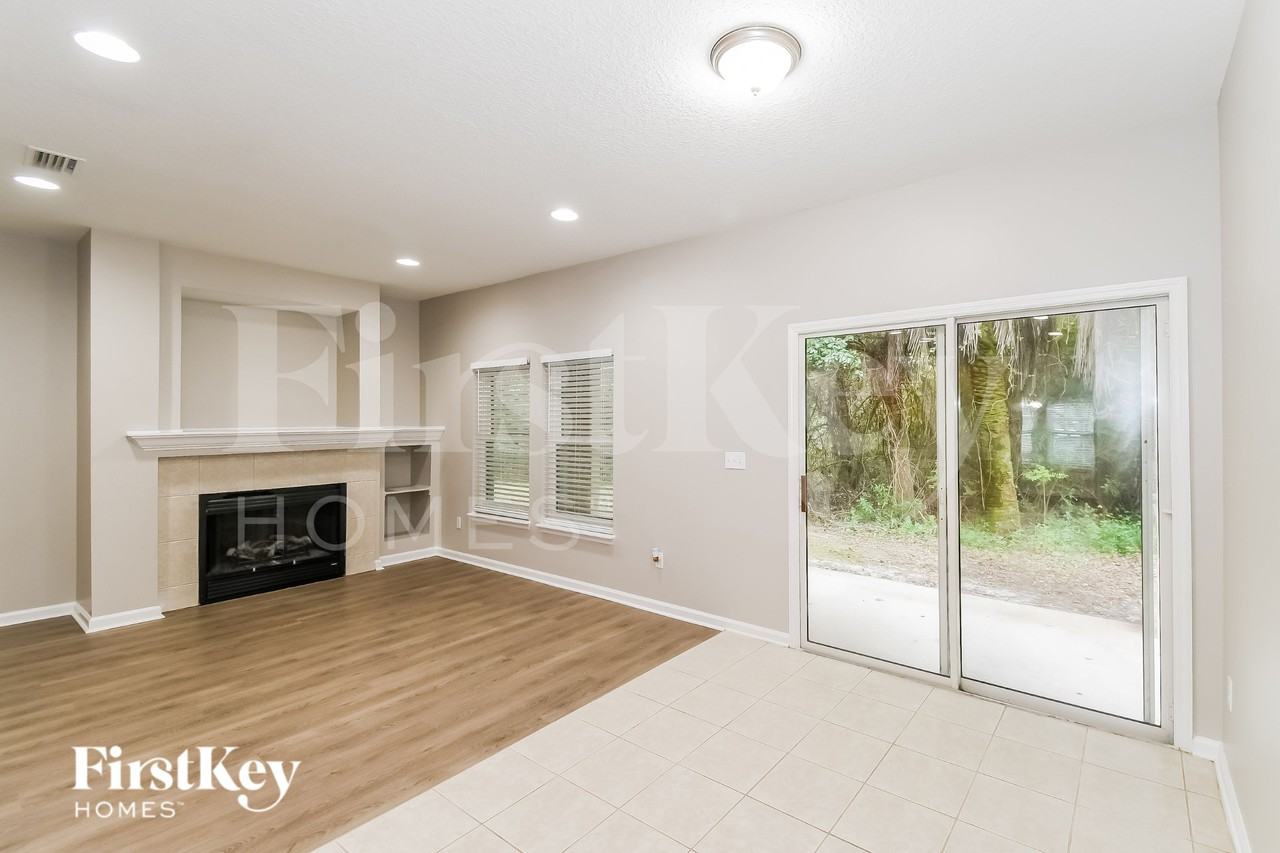 2504 Victoria Point Dr - Photo 3 of 15