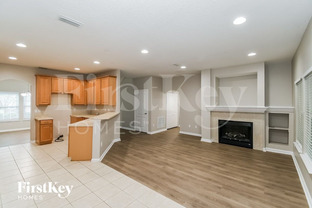 2504 Victoria Point Dr - Photo 5 of 15