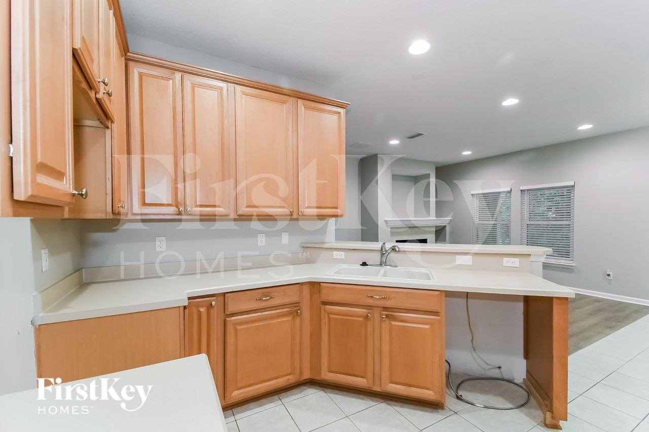 2504 Victoria Point Dr - Photo 6 of 15