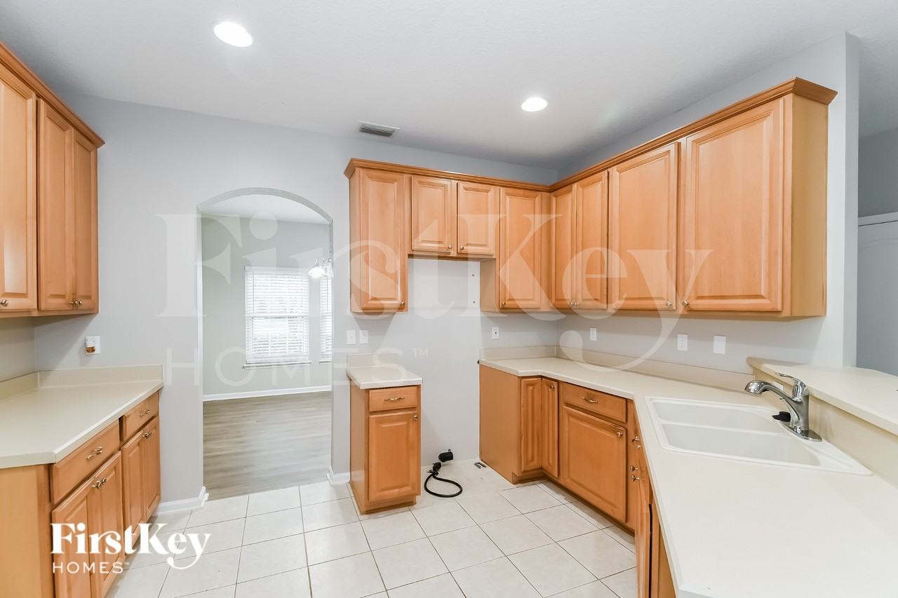 2504 Victoria Point Dr - Photo 7 of 15