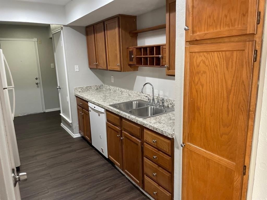 2221 Jackson Cir - Photo 3 of 5