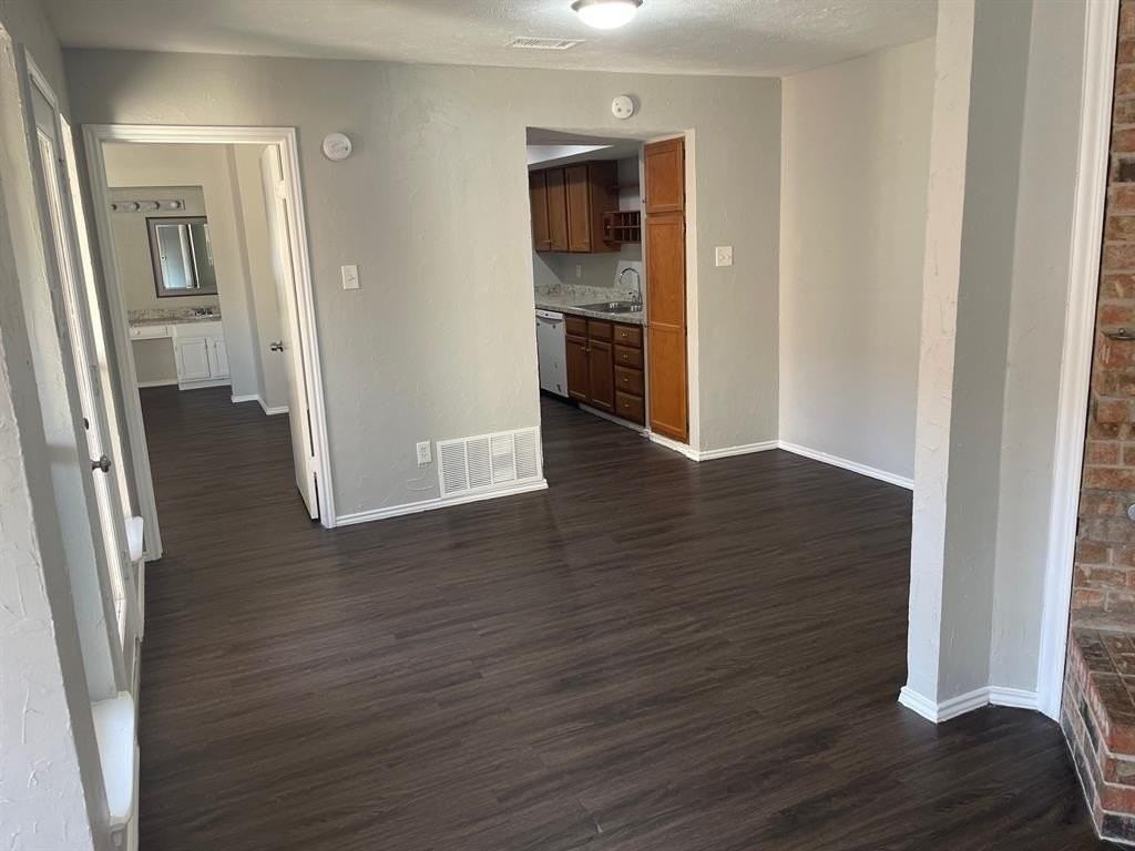 2221 Jackson Cir - Photo 4 of 5