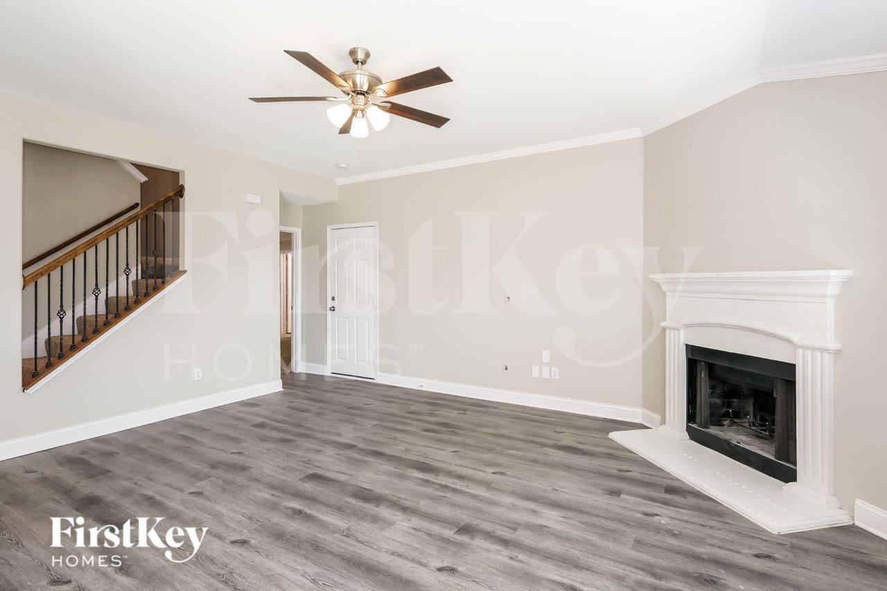 101 Sycamore Cir - Photo 3 of 15